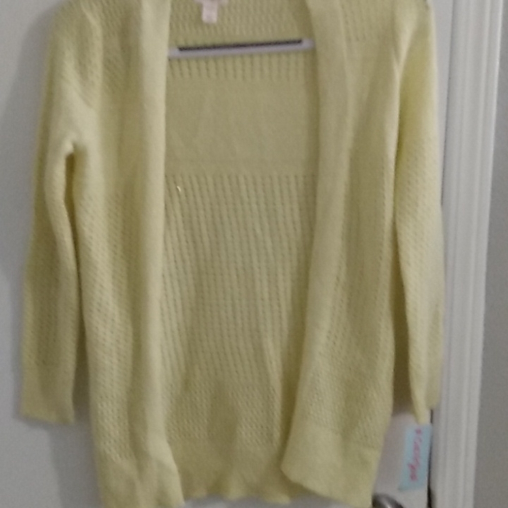 Girls sweater By cat& jack yellow color M7/8